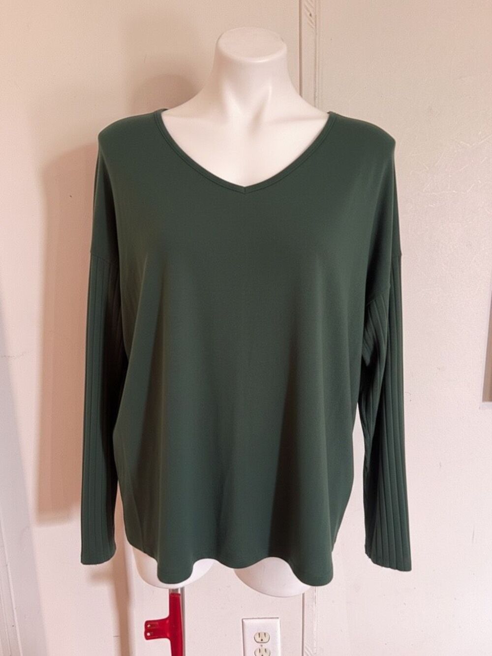 Wonderly Studio Green Pleated Sleeve V-Neck Top XL